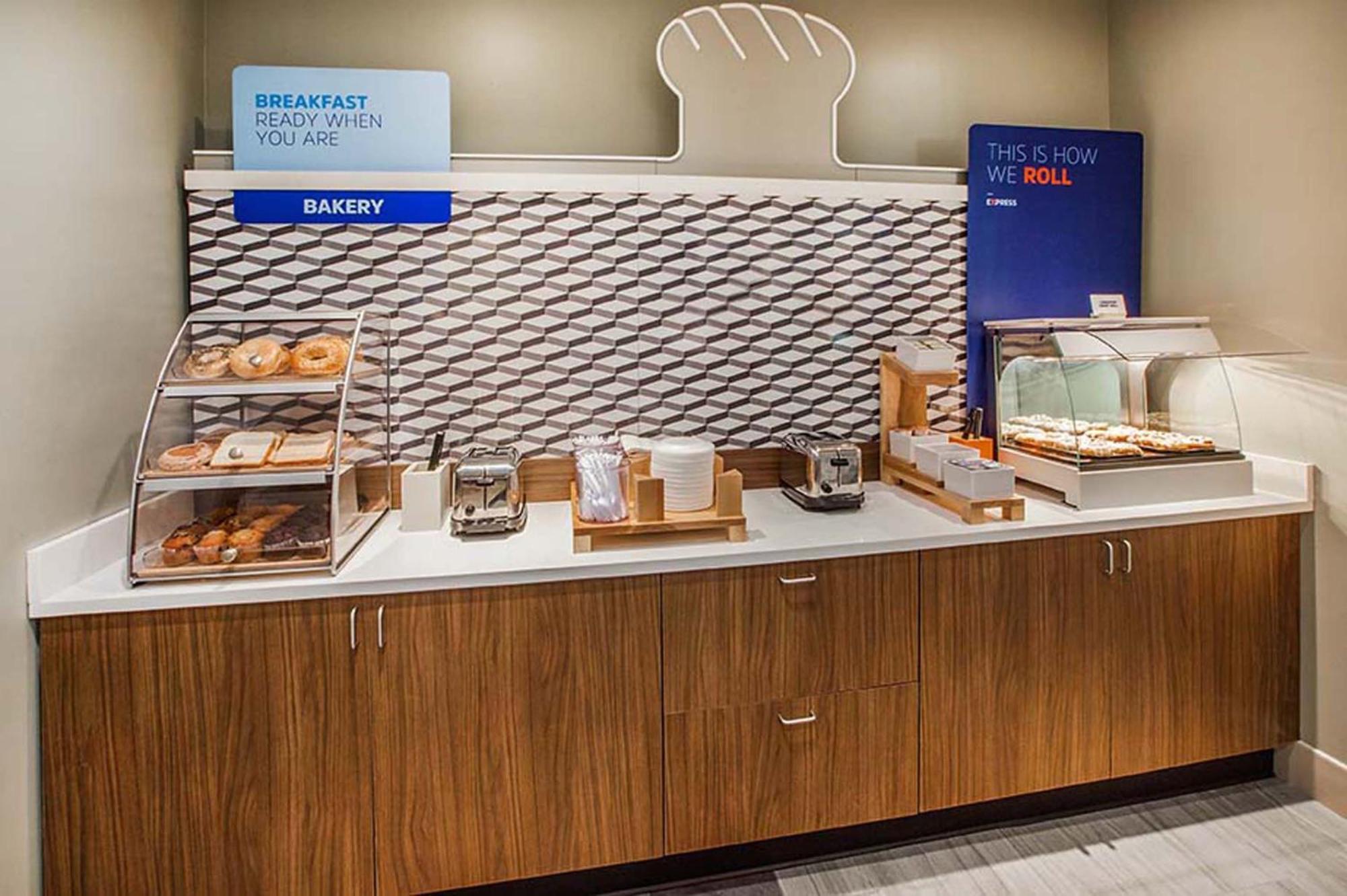 Holiday Inn Express Cleveland Airport - Brook Park By Ihg Luaran gambar