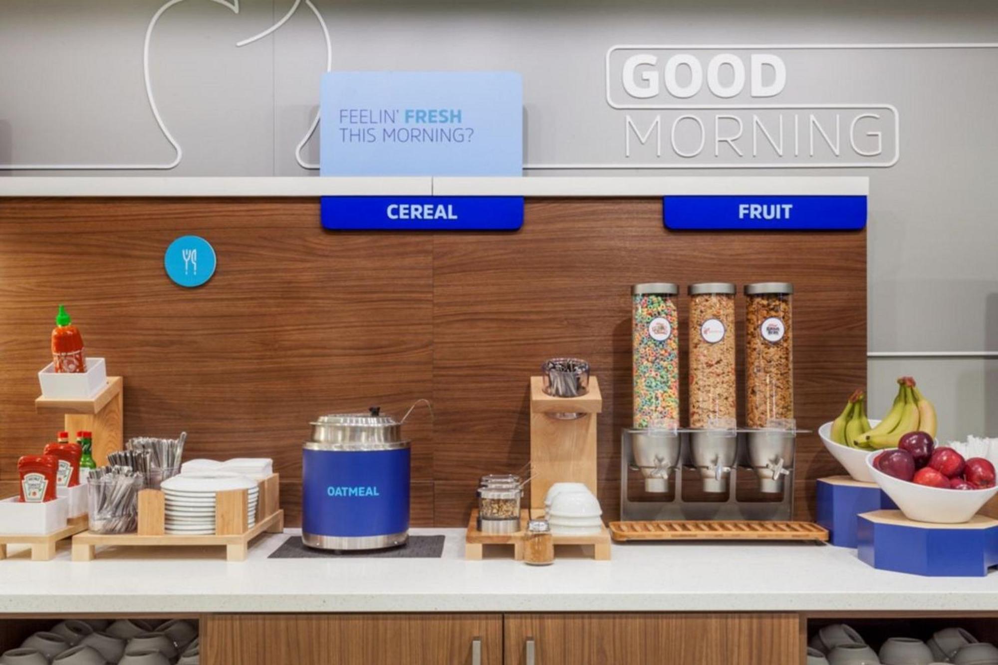 Holiday Inn Express Cleveland Airport - Brook Park By Ihg Luaran gambar